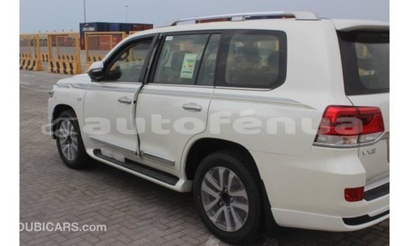 Acheter Import Voiture Toyota Land Cruiser Blanc à Import - Dubai, Marquesas Acheter Import Voiture Toyota Land Cruiser Blanc à Import - Dubai, Marquesas
