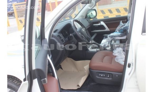 Acheter Import Voiture Toyota Land Cruiser Blanc à Import - Dubai, Marquesas Acheter Import Voiture Toyota Land Cruiser Blanc à Import - Dubai, Marquesas