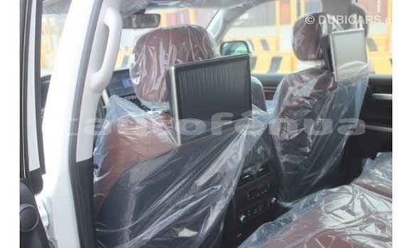 Acheter Import Voiture Toyota Land Cruiser Blanc à Import - Dubai, Marquesas Acheter Import Voiture Toyota Land Cruiser Blanc à Import - Dubai, Marquesas