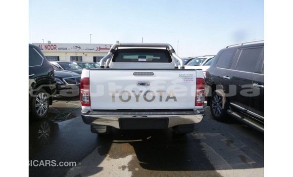 Acheter Import Voiture Toyota Hilux Blanc à Import - Dubai, Marquesas Acheter Import Voiture Toyota Hilux Blanc à Import - Dubai, Marquesas