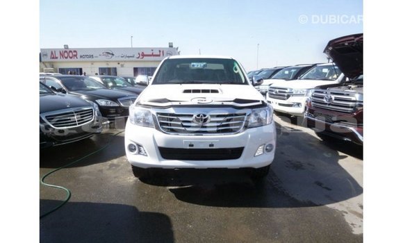Acheter Import Voiture Toyota Hilux Blanc à Import - Dubai, Marquesas Acheter Import Voiture Toyota Hilux Blanc à Import - Dubai, Marquesas