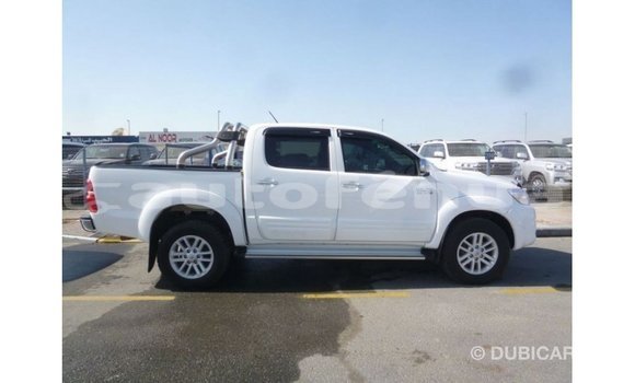 Acheter Import Voiture Toyota Hilux Blanc à Import - Dubai, Marquesas Acheter Import Voiture Toyota Hilux Blanc à Import - Dubai, Marquesas