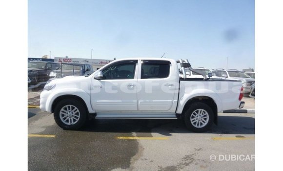 Acheter Import Voiture Toyota Hilux Blanc à Import - Dubai, Marquesas Acheter Import Voiture Toyota Hilux Blanc à Import - Dubai, Marquesas