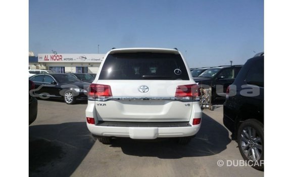 Acheter Import Voiture Toyota Land Cruiser Blanc à Import - Dubai, Marquesas Acheter Import Voiture Toyota Land Cruiser Blanc à Import - Dubai, Marquesas