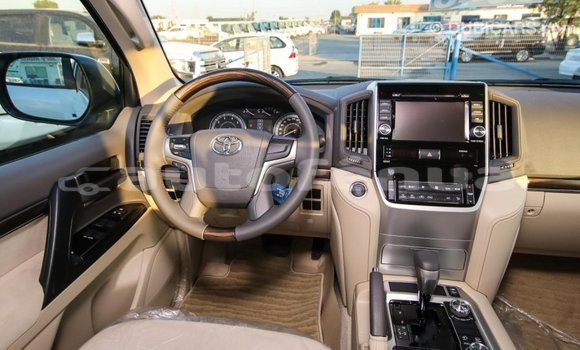 Buy Import Toyota Land Cruiser White Car in Import - Dubai in Marquesas Buy Import Toyota Land Cruiser White Car in Import - Dubai in Marquesas