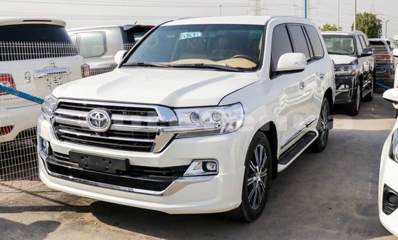 Acheter Import Voiture Toyota Land Cruiser Blanc à Import - Dubai, Marquesas Acheter Import Voiture Toyota Land Cruiser Blanc à Import - Dubai, Marquesas