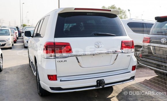 Acheter Import Voiture Toyota Land Cruiser Blanc à Import - Dubai, Marquesas Acheter Import Voiture Toyota Land Cruiser Blanc à Import - Dubai, Marquesas