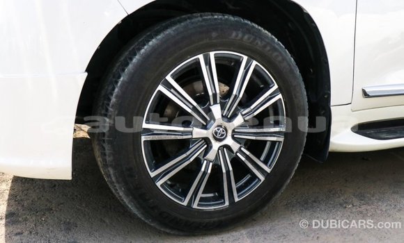 Acheter Import Voiture Toyota Land Cruiser Blanc à Import - Dubai, Marquesas Acheter Import Voiture Toyota Land Cruiser Blanc à Import - Dubai, Marquesas