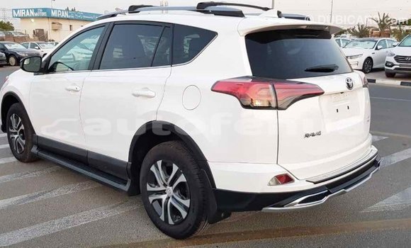 Acheter Import Voiture Toyota RAV4 Blanc à Import - Dubai, Marquesas Acheter Import Voiture Toyota RAV4 Blanc à Import - Dubai, Marquesas