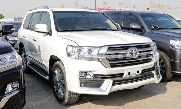 Buy Import Toyota Land Cruiser White Car in Import - Dubai in Marquesas Buy Import Toyota Land Cruiser White Car in Import - Dubai in Marquesas