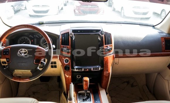Buy Import Toyota Land Cruiser White Car in Import - Dubai in Marquesas Buy Import Toyota Land Cruiser White Car in Import - Dubai in Marquesas