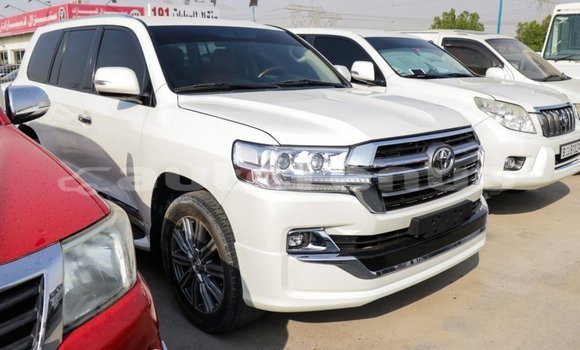 Acheter Import Voiture Toyota Land Cruiser Blanc à Import - Dubai, Marquesas Acheter Import Voiture Toyota Land Cruiser Blanc à Import - Dubai, Marquesas