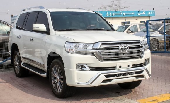 Acheter Import Voiture Toyota Land Cruiser Blanc à Import - Dubai, Marquesas Acheter Import Voiture Toyota Land Cruiser Blanc à Import - Dubai, Marquesas