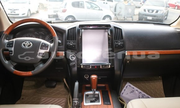 Acheter Import Voiture Toyota Land Cruiser Blanc à Import - Dubai, Marquesas Acheter Import Voiture Toyota Land Cruiser Blanc à Import - Dubai, Marquesas