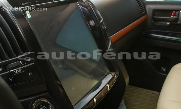 Acheter Import Voiture Toyota Land Cruiser Blanc à Import - Dubai, Marquesas Acheter Import Voiture Toyota Land Cruiser Blanc à Import - Dubai, Marquesas