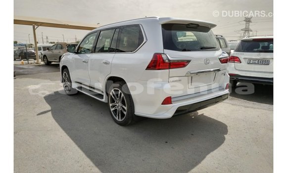 Acheter Import Voiture Lexus LX Blanc à Import - Dubai, Marquesas Acheter Import Voiture Lexus LX Blanc à Import - Dubai, Marquesas