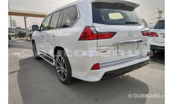 Acheter Import Voiture Lexus LX Blanc à Import - Dubai, Marquesas Acheter Import Voiture Lexus LX Blanc à Import - Dubai, Marquesas