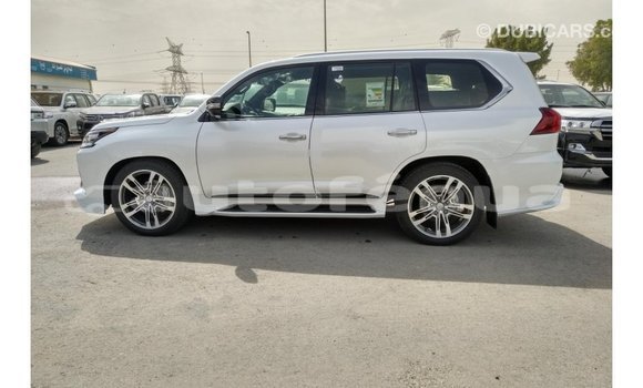 Acheter Import Voiture Lexus LX Blanc à Import - Dubai, Marquesas Acheter Import Voiture Lexus LX Blanc à Import - Dubai, Marquesas