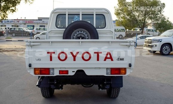 Acheter Import Voiture Toyota Land Cruiser Blanc à Import - Dubai, Marquesas Acheter Import Voiture Toyota Land Cruiser Blanc à Import - Dubai, Marquesas