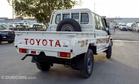 Acheter Import Voiture Toyota Land Cruiser Blanc à Import - Dubai, Marquesas Acheter Import Voiture Toyota Land Cruiser Blanc à Import - Dubai, Marquesas