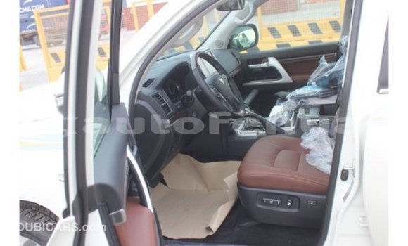 Acheter Import Voiture Toyota Land Cruiser Blanc à Import - Dubai, Marquesas Acheter Import Voiture Toyota Land Cruiser Blanc à Import - Dubai, Marquesas