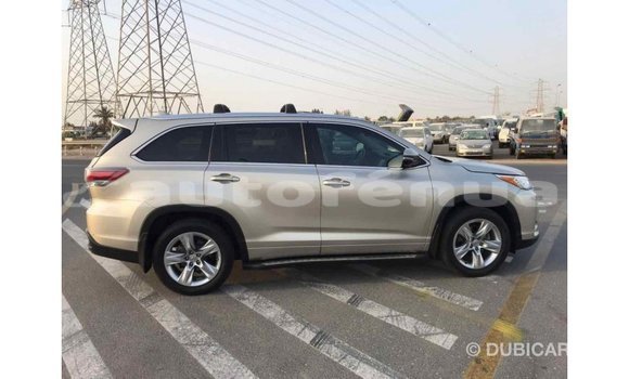 Acheter Import Voiture Toyota Highlander Beige à Import - Dubai, Marquesas Acheter Import Voiture Toyota Highlander Beige à Import - Dubai, Marquesas