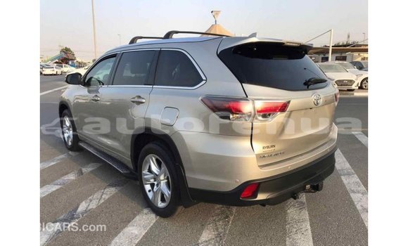 Acheter Import Voiture Toyota Highlander Beige à Import - Dubai, Marquesas Acheter Import Voiture Toyota Highlander Beige à Import - Dubai, Marquesas