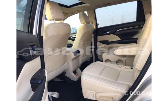 Acheter Import Voiture Toyota Highlander Beige à Import - Dubai, Marquesas Acheter Import Voiture Toyota Highlander Beige à Import - Dubai, Marquesas