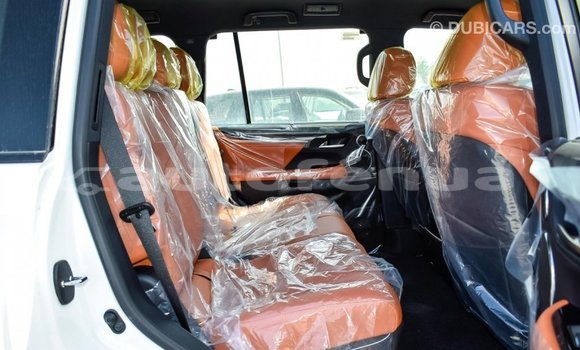 Acheter Import Voiture Lexus LX Blanc à Import - Dubai, Marquesas Acheter Import Voiture Lexus LX Blanc à Import - Dubai, Marquesas