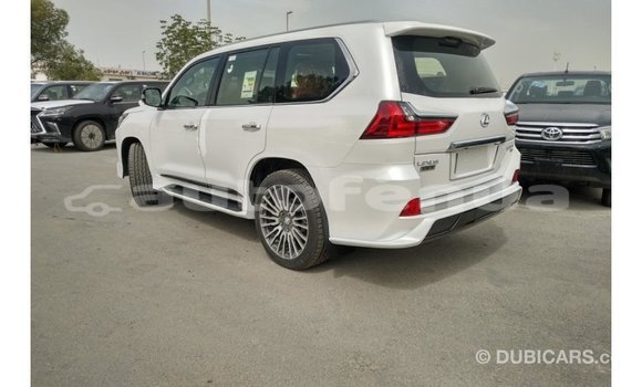 Acheter Import Voiture Lexus LX Blanc à Import - Dubai, Marquesas Acheter Import Voiture Lexus LX Blanc à Import - Dubai, Marquesas