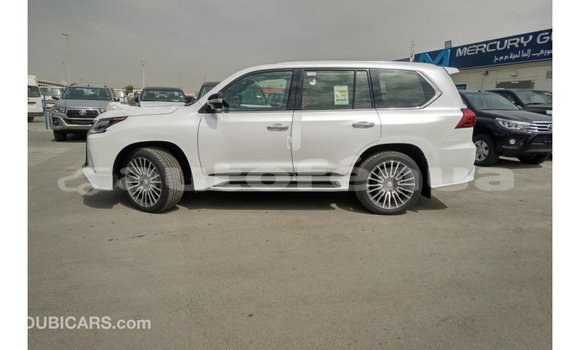 Acheter Import Voiture Lexus LX Blanc à Import - Dubai, Marquesas Acheter Import Voiture Lexus LX Blanc à Import - Dubai, Marquesas