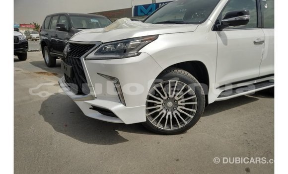 Acheter Import Voiture Lexus LX Blanc à Import - Dubai, Marquesas