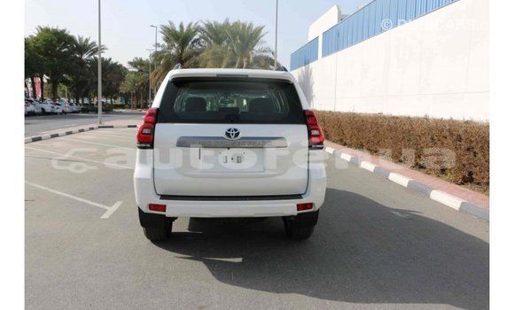 Acheter Import Voiture Toyota Prado Blanc à Import - Dubai, Marquesas Acheter Import Voiture Toyota Prado Blanc à Import - Dubai, Marquesas
