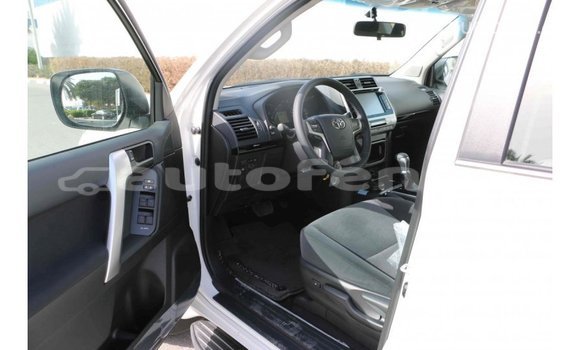 Acheter Import Voiture Toyota Prado Blanc à Import - Dubai, Marquesas Acheter Import Voiture Toyota Prado Blanc à Import - Dubai, Marquesas