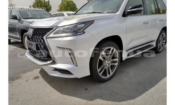 Acheter Import Voiture Lexus LX Blanc à Import - Dubai, Marquesas Acheter Import Voiture Lexus LX Blanc à Import - Dubai, Marquesas