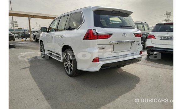 Acheter Import Voiture Lexus LX Blanc à Import - Dubai, Marquesas Acheter Import Voiture Lexus LX Blanc à Import - Dubai, Marquesas