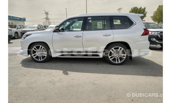 Acheter Import Voiture Lexus LX Blanc à Import - Dubai, Marquesas Acheter Import Voiture Lexus LX Blanc à Import - Dubai, Marquesas