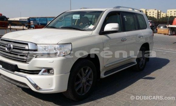 Acheter Import Voiture Toyota Land Cruiser Blanc à Import - Dubai, Marquesas Acheter Import Voiture Toyota Land Cruiser Blanc à Import - Dubai, Marquesas