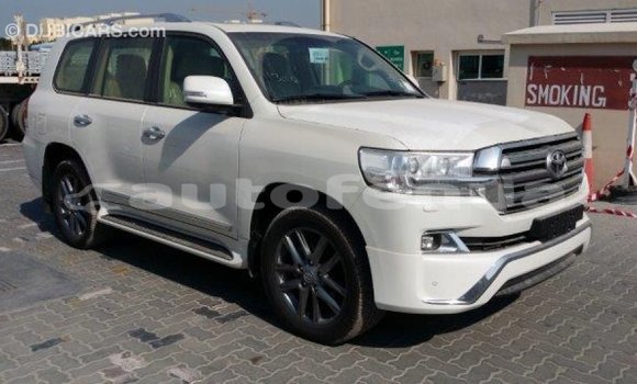 Acheter Import Voiture Toyota Land Cruiser Blanc à Import - Dubai, Marquesas Acheter Import Voiture Toyota Land Cruiser Blanc à Import - Dubai, Marquesas
