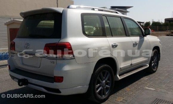 Acheter Import Voiture Toyota Land Cruiser Blanc à Import - Dubai, Marquesas Acheter Import Voiture Toyota Land Cruiser Blanc à Import - Dubai, Marquesas
