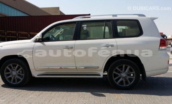 Acheter Import Voiture Toyota Land Cruiser Blanc à Import - Dubai, Marquesas Acheter Import Voiture Toyota Land Cruiser Blanc à Import - Dubai, Marquesas