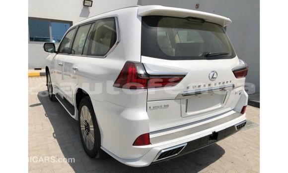 Acheter Import Voiture Lexus LX Blanc à Import - Dubai, Marquesas Acheter Import Voiture Lexus LX Blanc à Import - Dubai, Marquesas