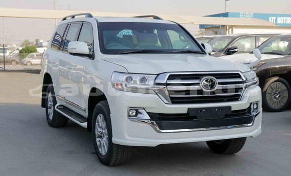Acheter Import Voiture Toyota Land Cruiser Blanc à Import - Dubai, Marquesas Acheter Import Voiture Toyota Land Cruiser Blanc à Import - Dubai, Marquesas