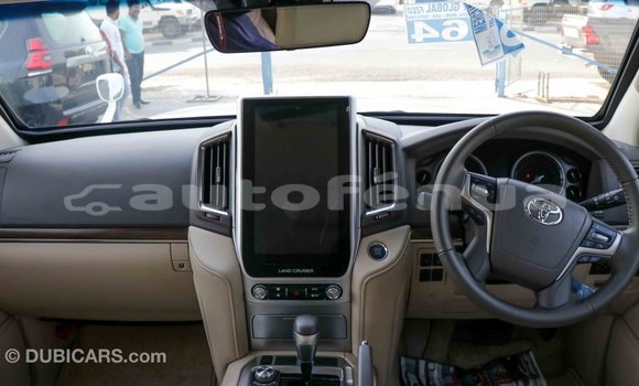 Acheter Import Voiture Toyota Land Cruiser Blanc à Import - Dubai, Marquesas Acheter Import Voiture Toyota Land Cruiser Blanc à Import - Dubai, Marquesas