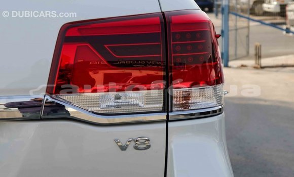 Acheter Import Voiture Toyota Land Cruiser Blanc à Import - Dubai, Marquesas Acheter Import Voiture Toyota Land Cruiser Blanc à Import - Dubai, Marquesas