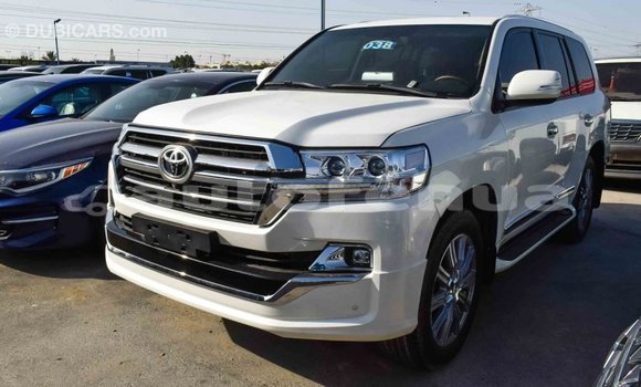 Acheter Import Voiture Toyota Land Cruiser Blanc à Import - Dubai, Marquesas Acheter Import Voiture Toyota Land Cruiser Blanc à Import - Dubai, Marquesas