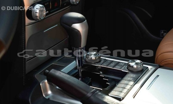 Acheter Import Voiture Toyota Land Cruiser Blanc à Import - Dubai, Marquesas Acheter Import Voiture Toyota Land Cruiser Blanc à Import - Dubai, Marquesas