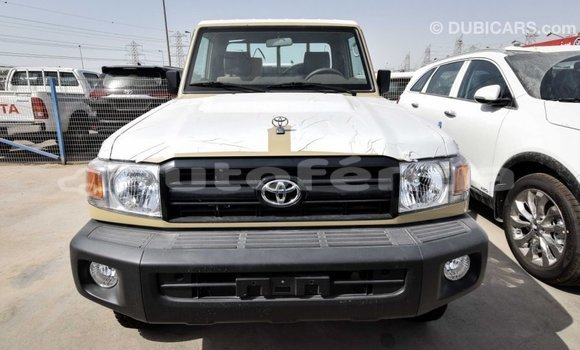 Acheter Import Voiture Toyota Land Cruiser Beige à Import - Dubai, Marquesas Acheter Import Voiture Toyota Land Cruiser Beige à Import - Dubai, Marquesas