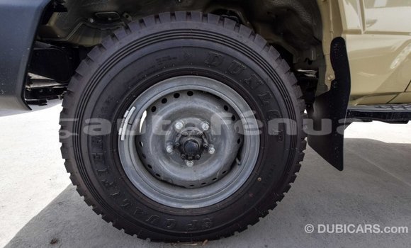 Acheter Import Voiture Toyota Land Cruiser Beige à Import - Dubai, Marquesas Acheter Import Voiture Toyota Land Cruiser Beige à Import - Dubai, Marquesas