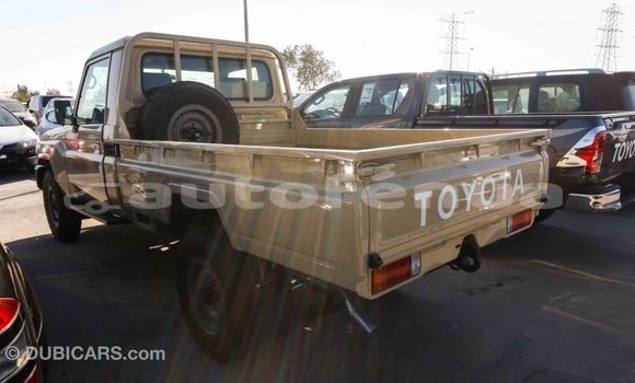 Acheter Import Voiture Toyota Land Cruiser Beige à Import - Dubai, Marquesas Acheter Import Voiture Toyota Land Cruiser Beige à Import - Dubai, Marquesas